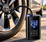 ⁦كمبرسور هواء ديجيتال V9 R143 للسيارة – نفخ تلقائي وقياس ضغط الإطارات⁩ - الصورة ⁦2⁩